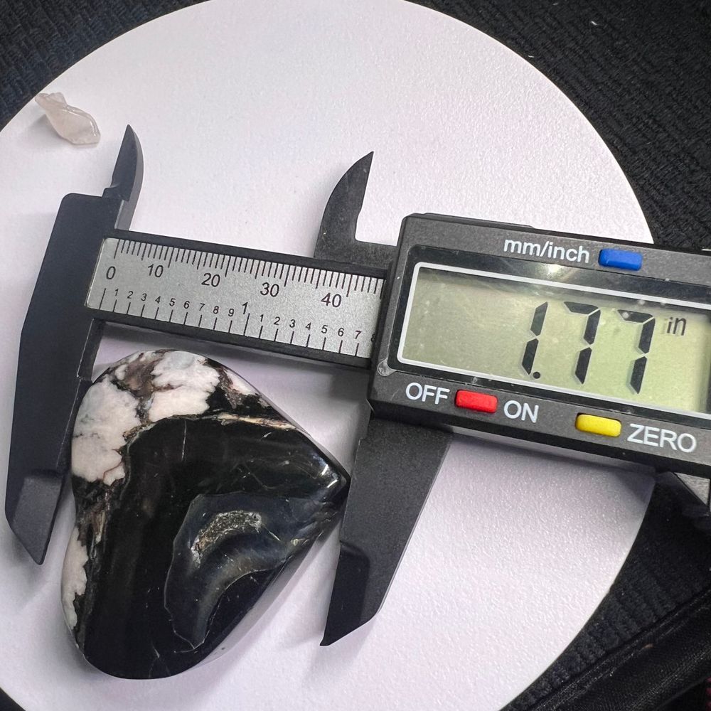 Black Cherry Agate Crystal Heart Carving - Picture 8 of 9